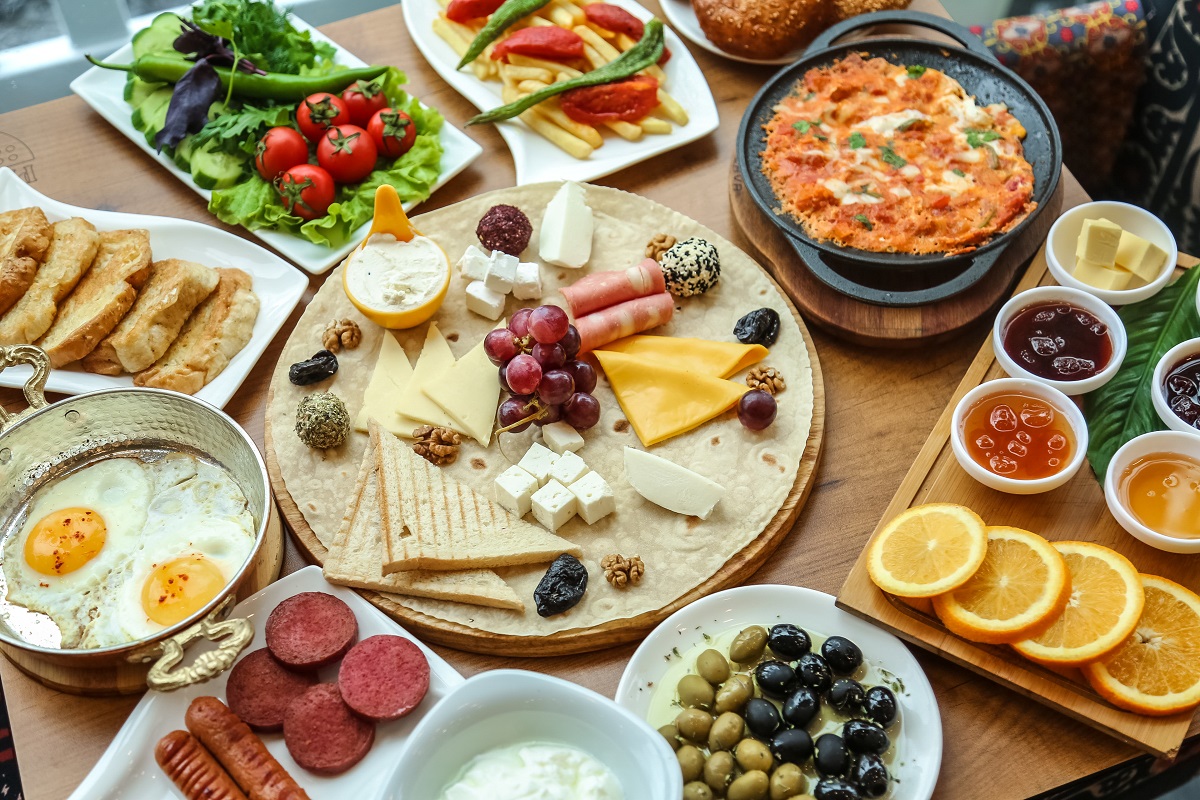 KAHVALTI VE BAŞLANGIÇLAR